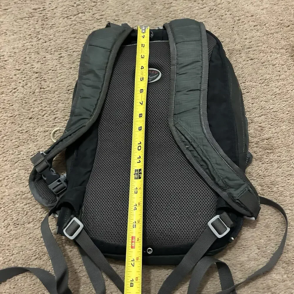 Osprey Farpoint Day Gray Backpack Daypack Travel Hiking Outdoor Bag